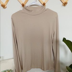ribbed long sleeve turtleneck top